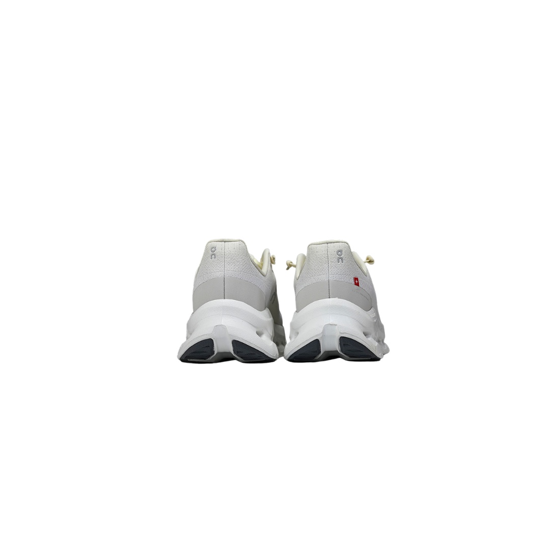 On Running Cloudtilt Beige and White Casual Shoes — Bild 5